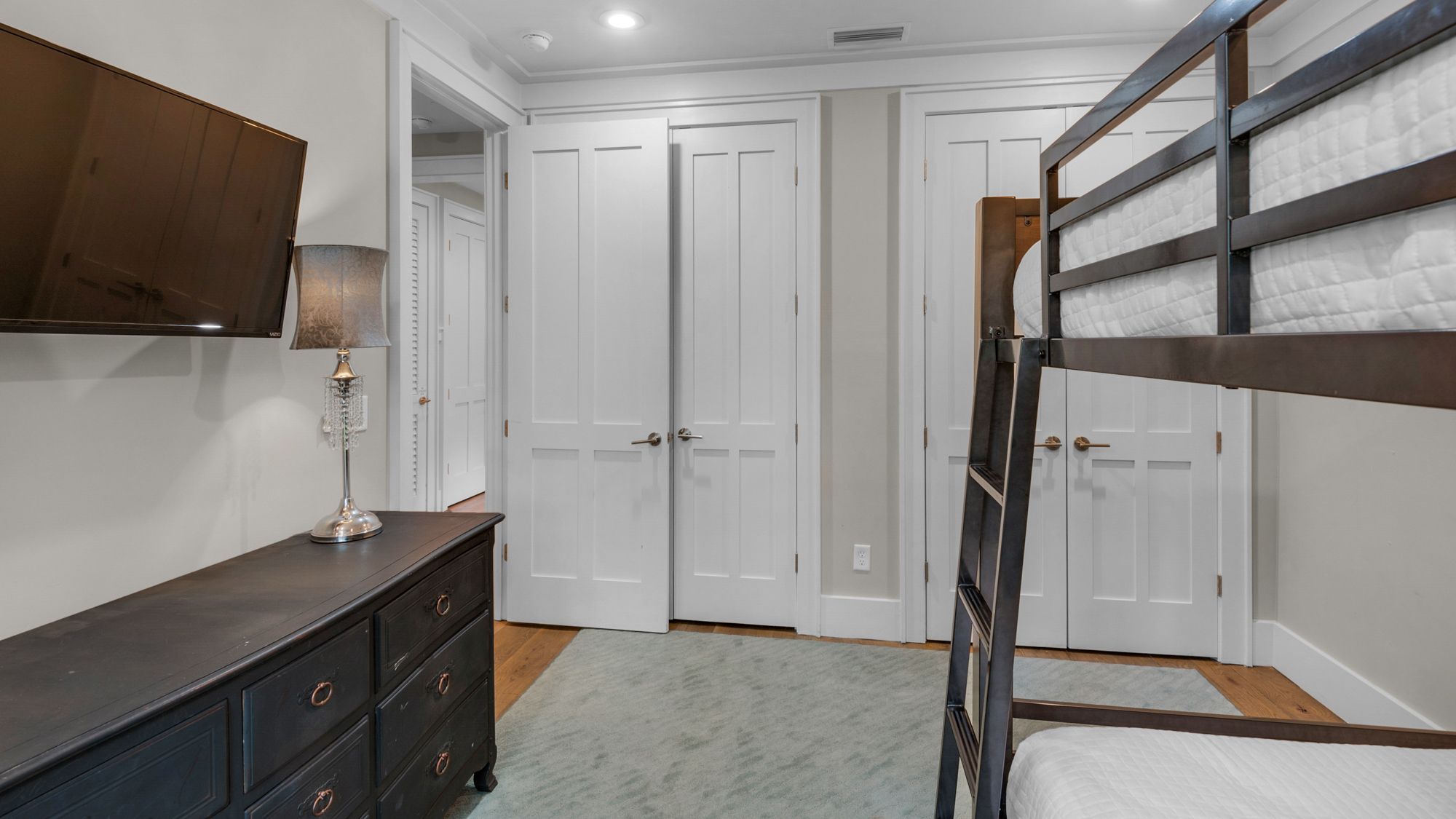 Ocean Park Full-Over-Full Bunk Room