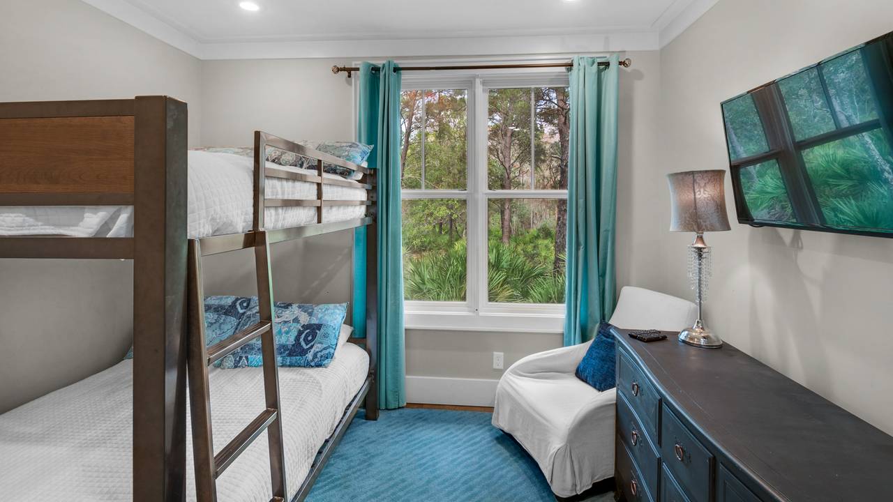 Ocean Park Full-Over-Full Bunk Room Ocean Park Full-Over-Full Bunk Room