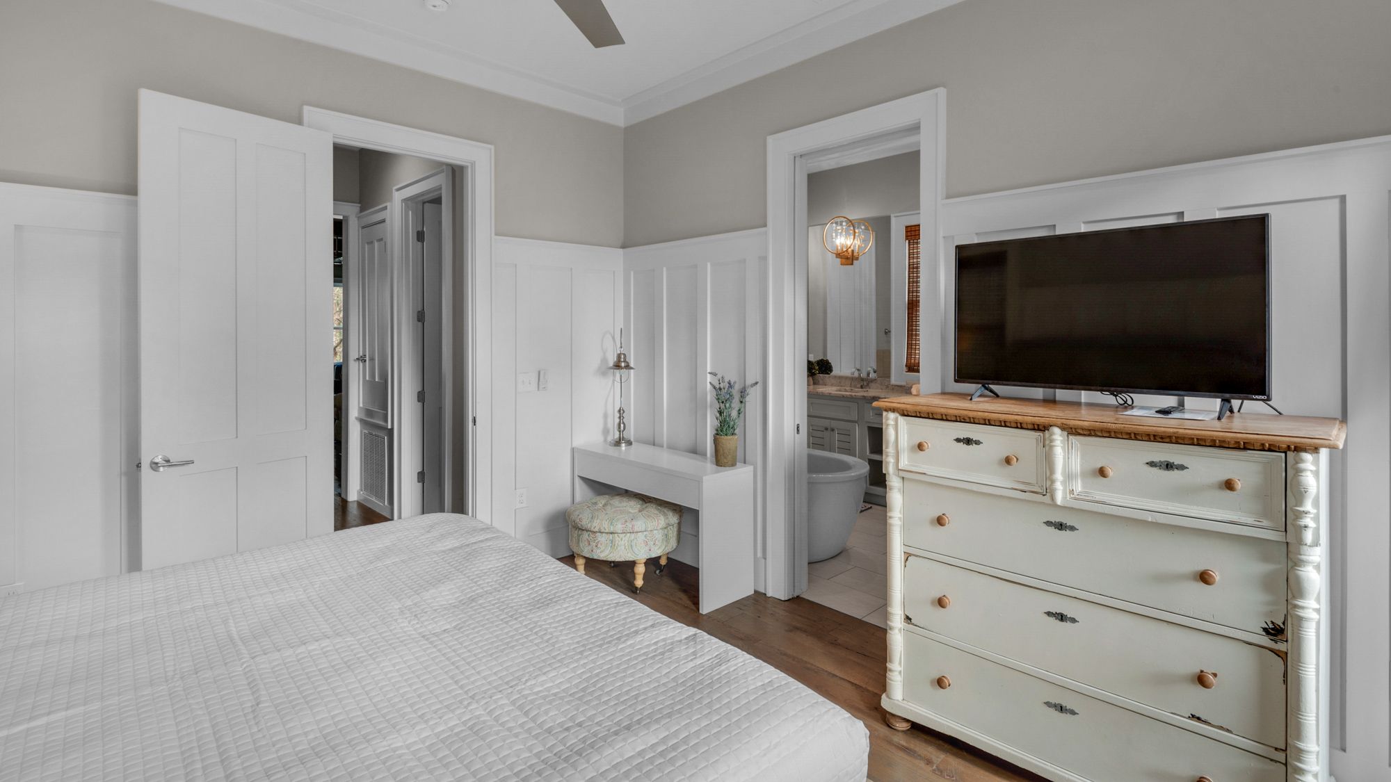 Ocean Park 2nd Floor King Bedroom Suite