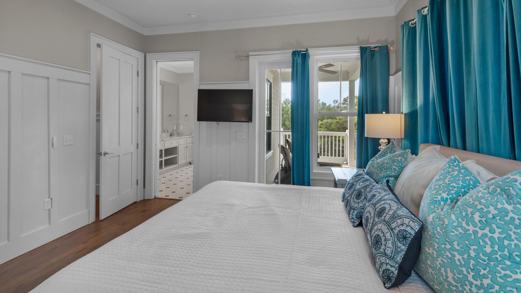 Ocean Park 3rd Floor King Suite