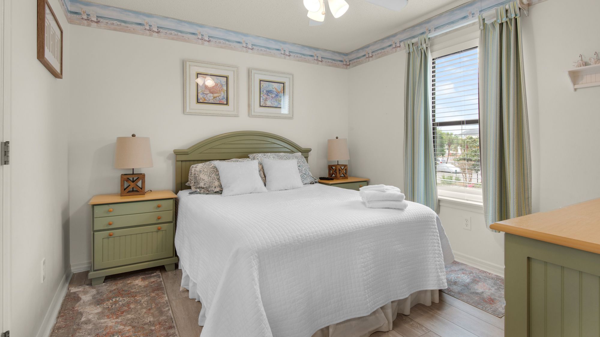 Beachwood Villas 10H Queen Bedroom