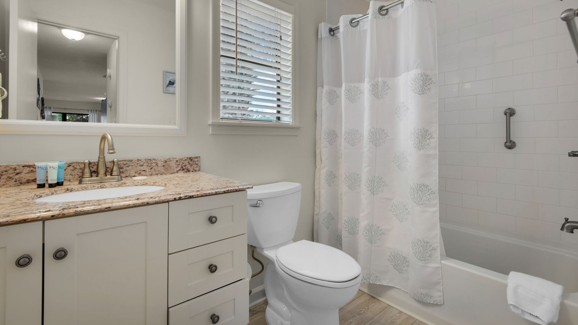 Beachwood Villas 10H Hallway Bathroom