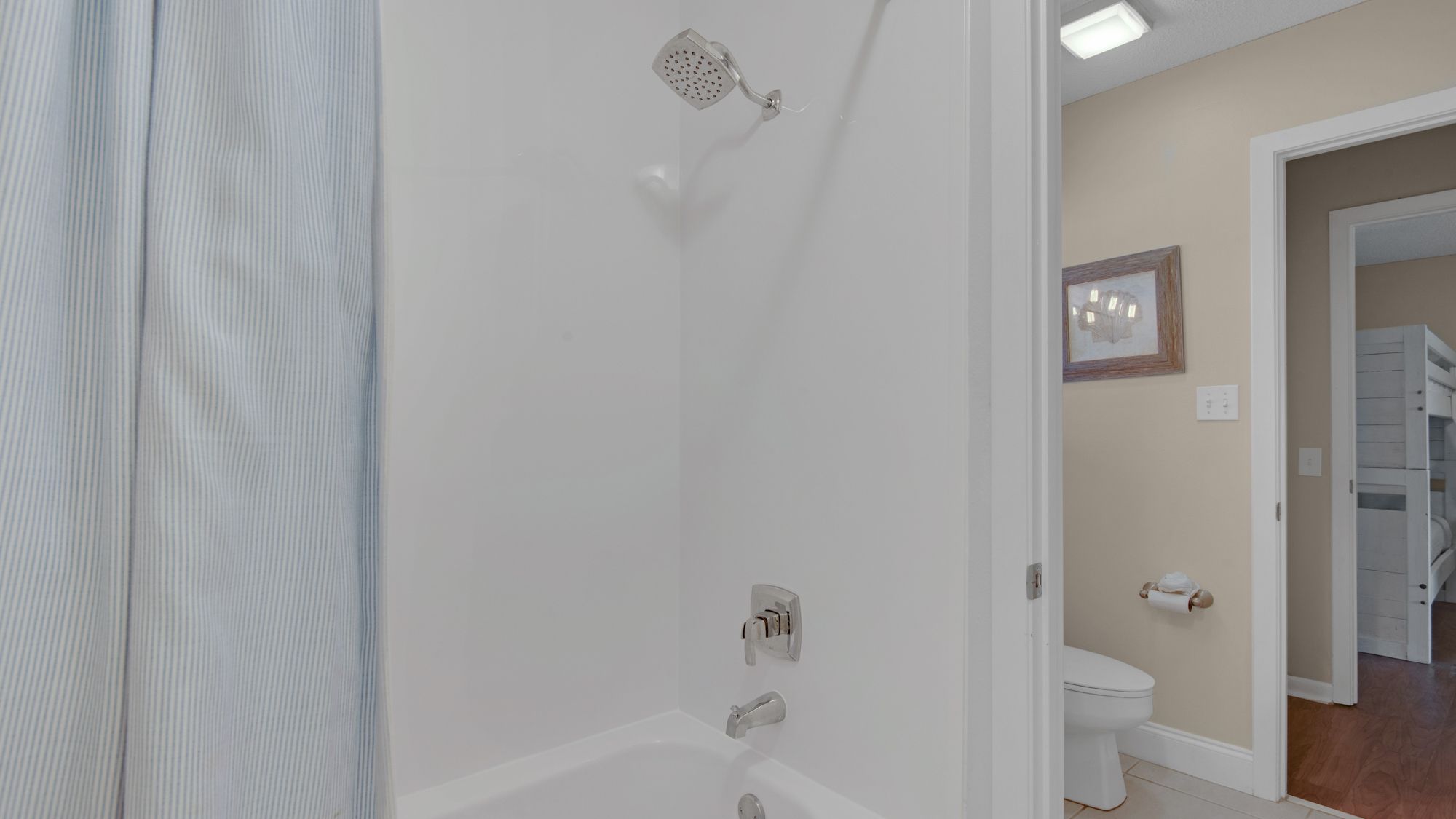 Beachwood Villas 11E Guest Bathroom