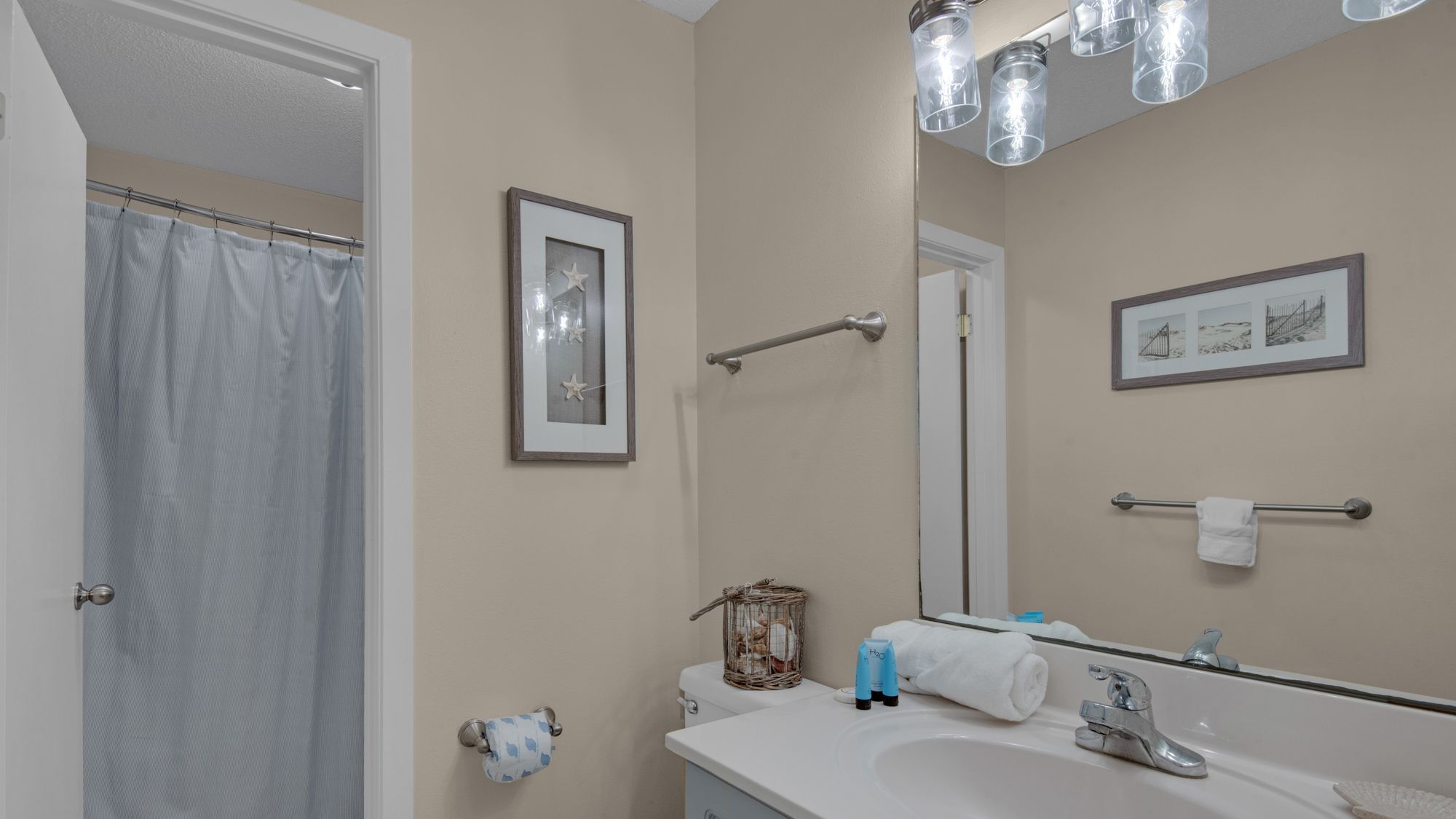 Beachwood Villas 11E Guest Bathroom