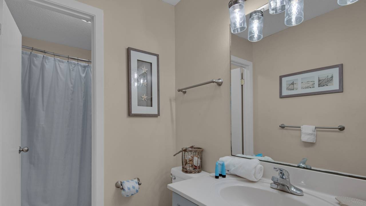 Beachwood Villas 11E Guest Bathroom Beachwood Villas 11E Guest Bathroom