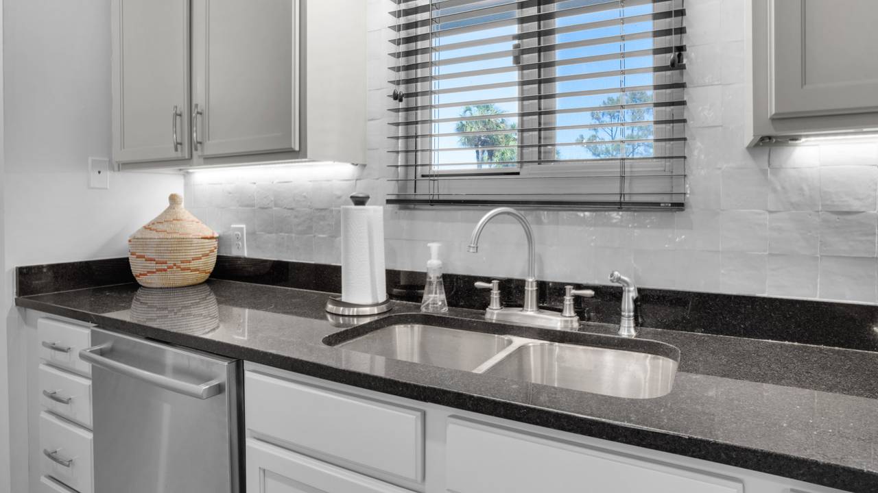 Sand Cliffs 106 - Kitchen area Sand Cliffs 106 - Kitchen area