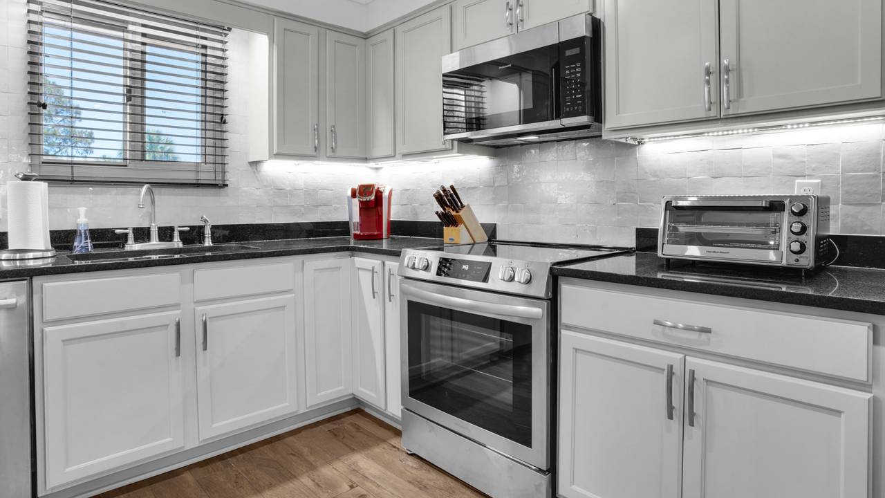 Sand Cliffs 106 - Kitchen area Sand Cliffs 106 - Kitchen area