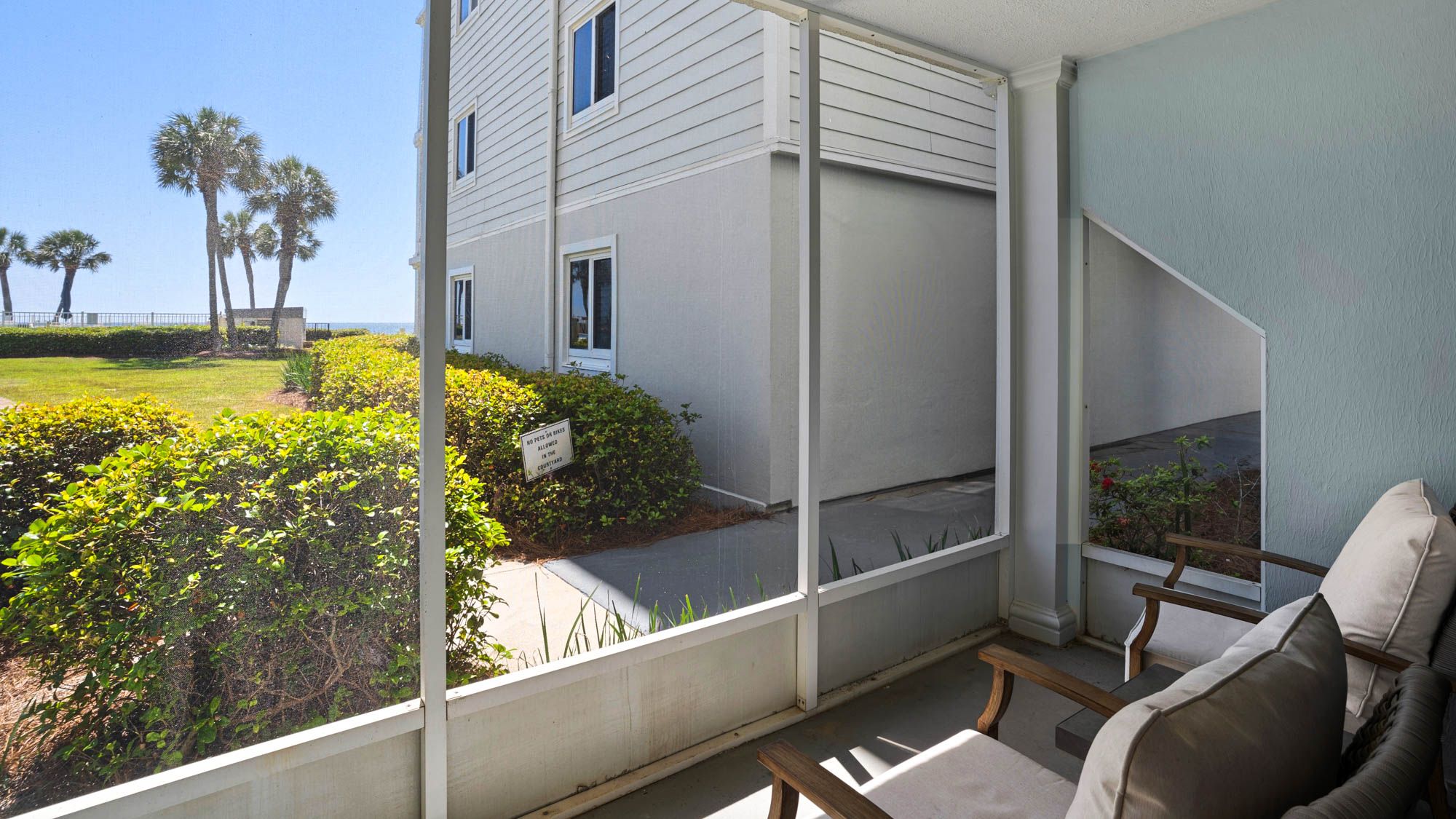 Sand Cliffs 106 - Screened in Porch