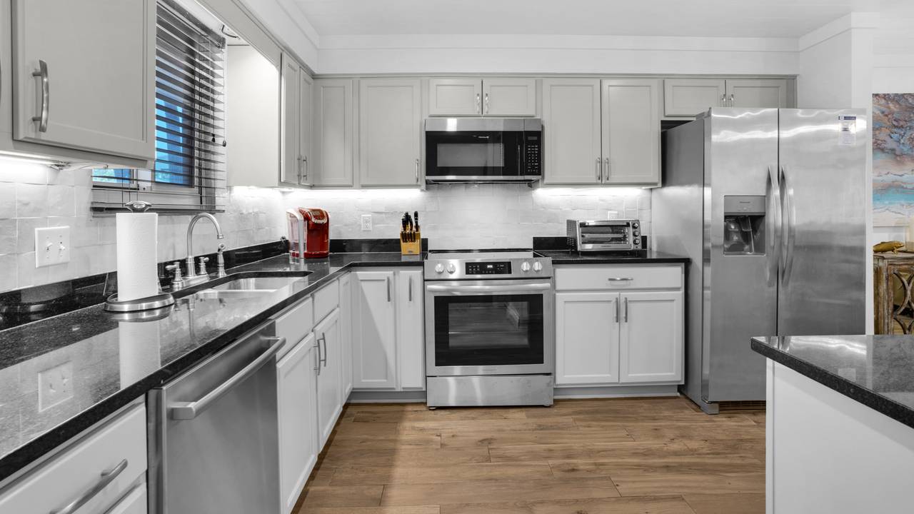 Sand Cliffs 106 - Kitchen area Sand Cliffs 106 - Kitchen area