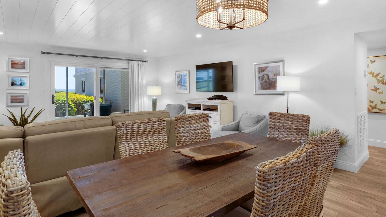 Sand Cliffs 106 - Dining area Sand Cliffs 106 - Dining area