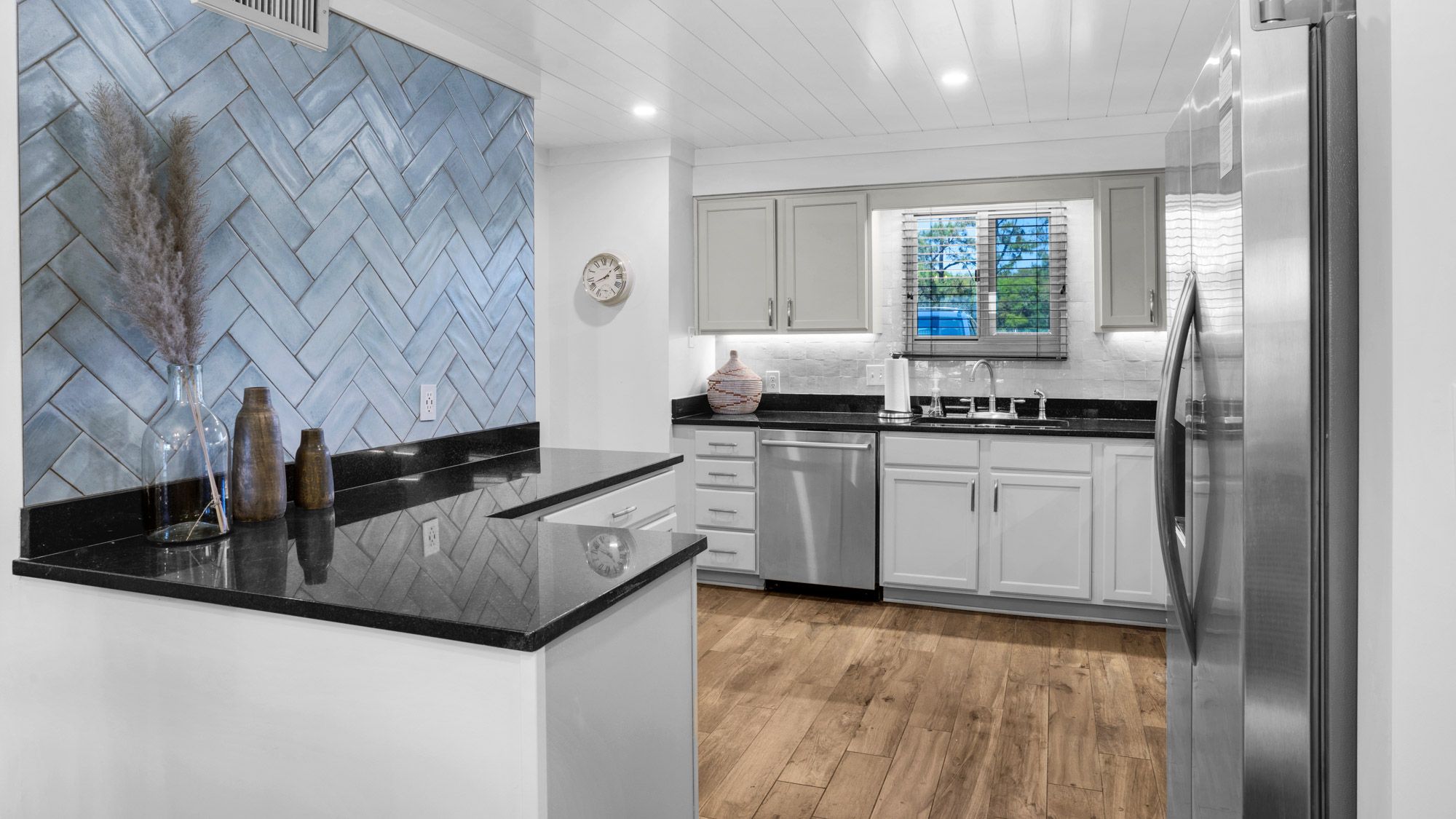 Sand Cliffs 106 - Kitchen area