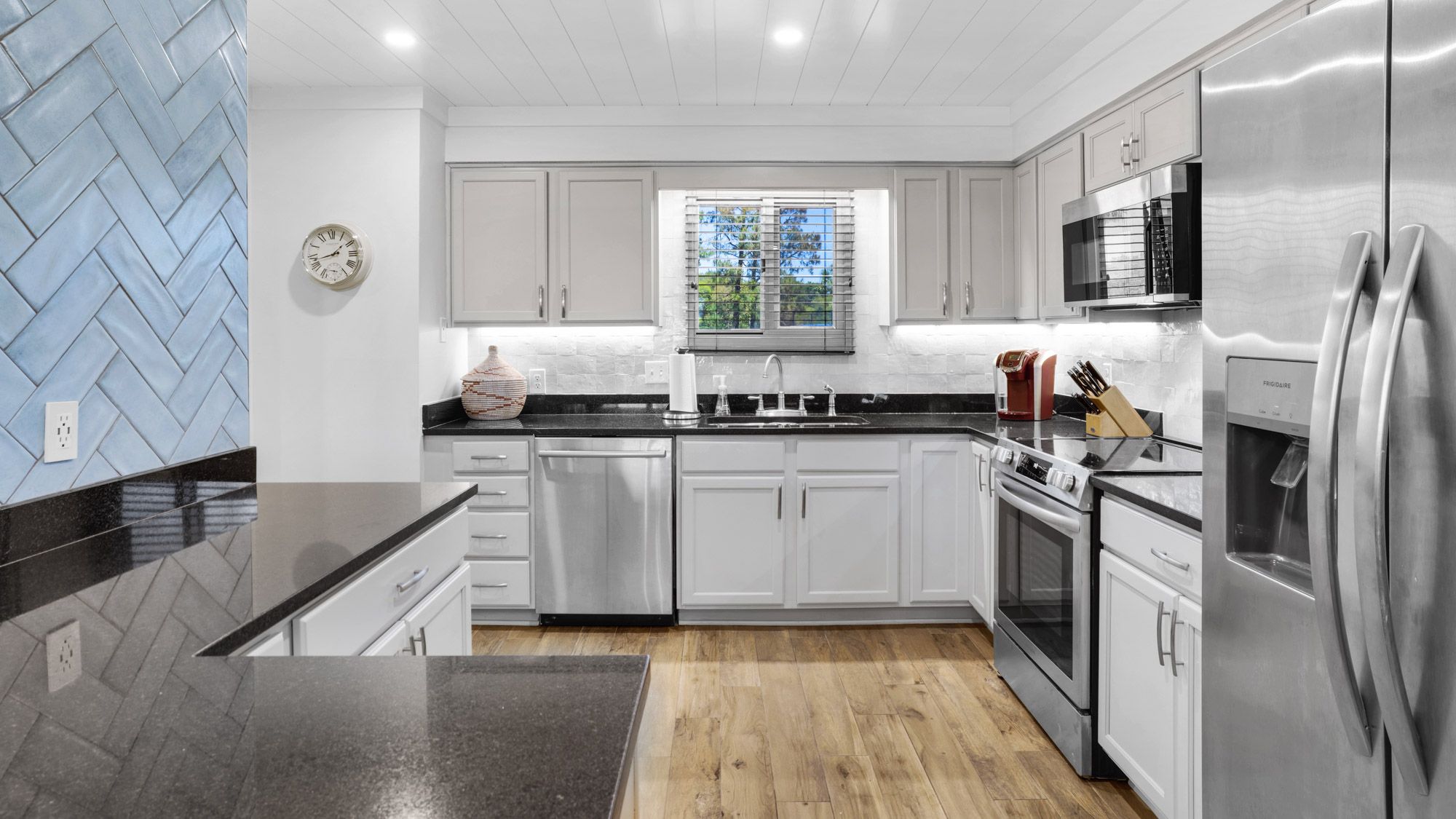 Sand Cliffs 106 - Kitchen area