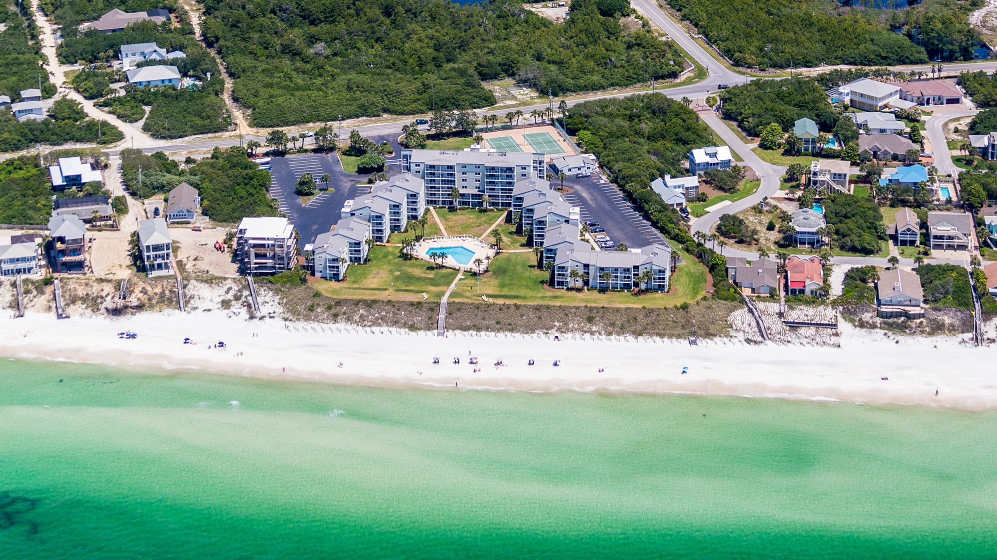 Sand Cliffs Grounds and Amenities