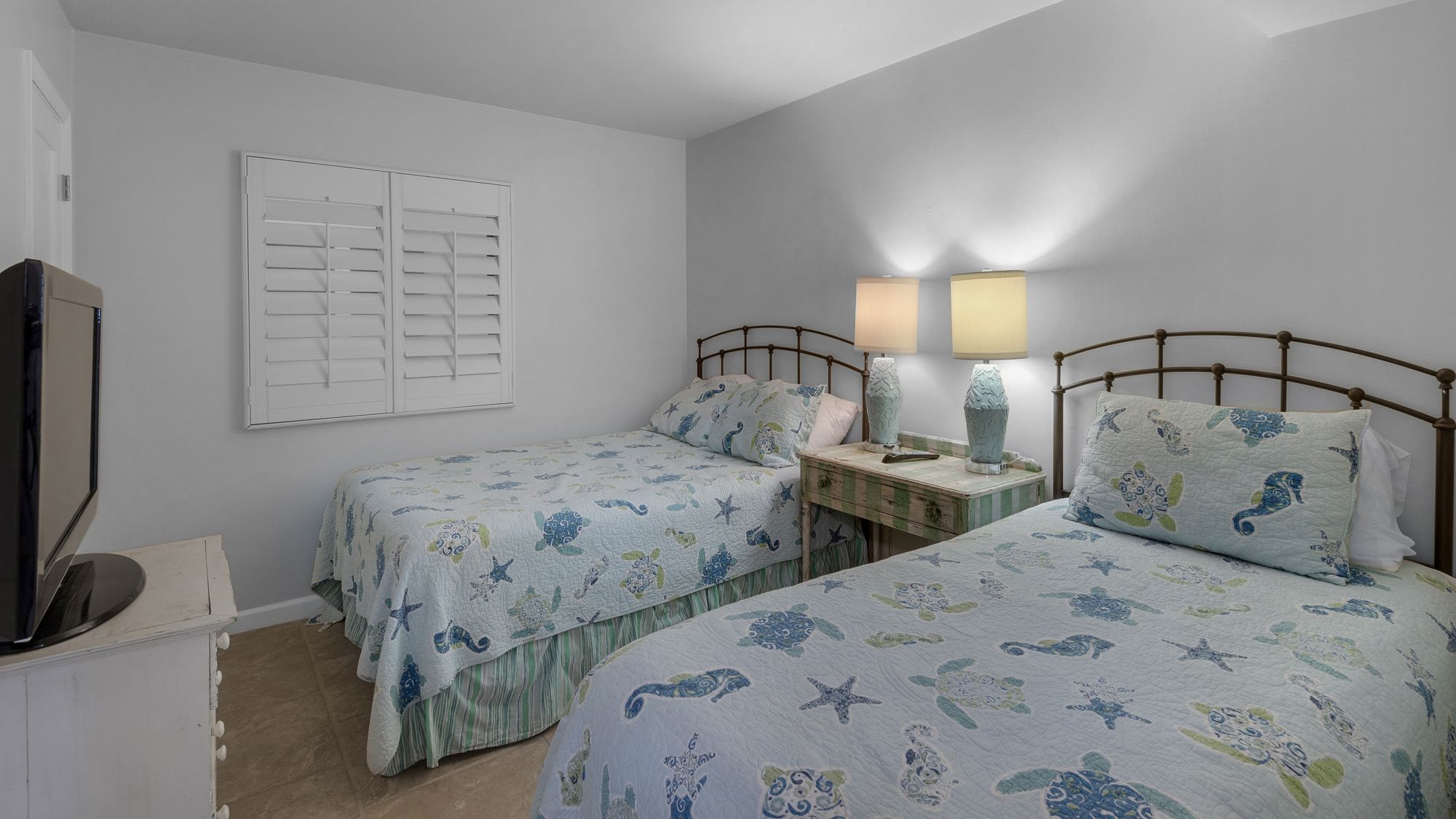 Sand Cliffs 117 Guest Bedroom with 1 full bed and 1 twin bed
