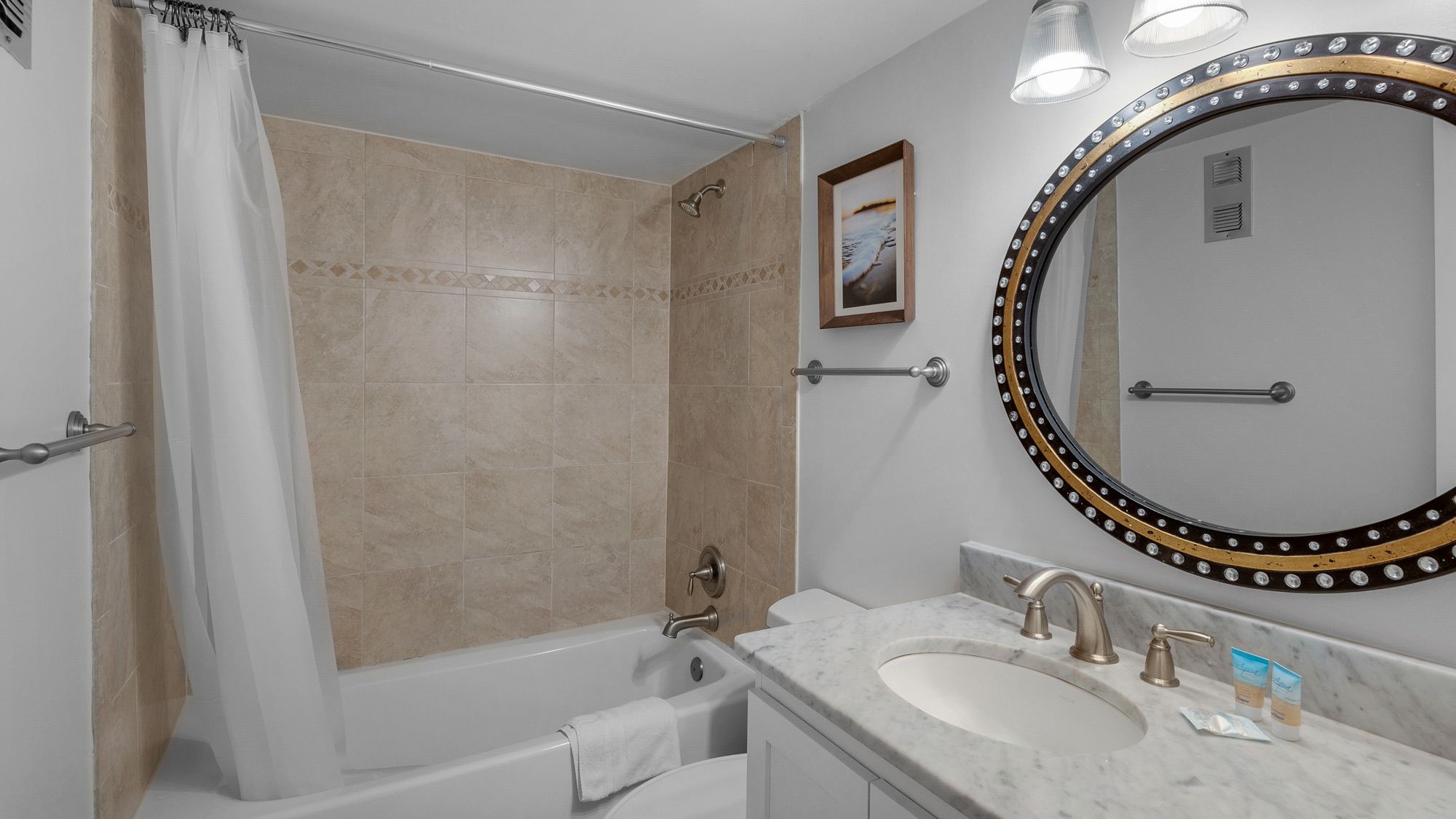 Sand Cliffs 117 Guest Bathroom