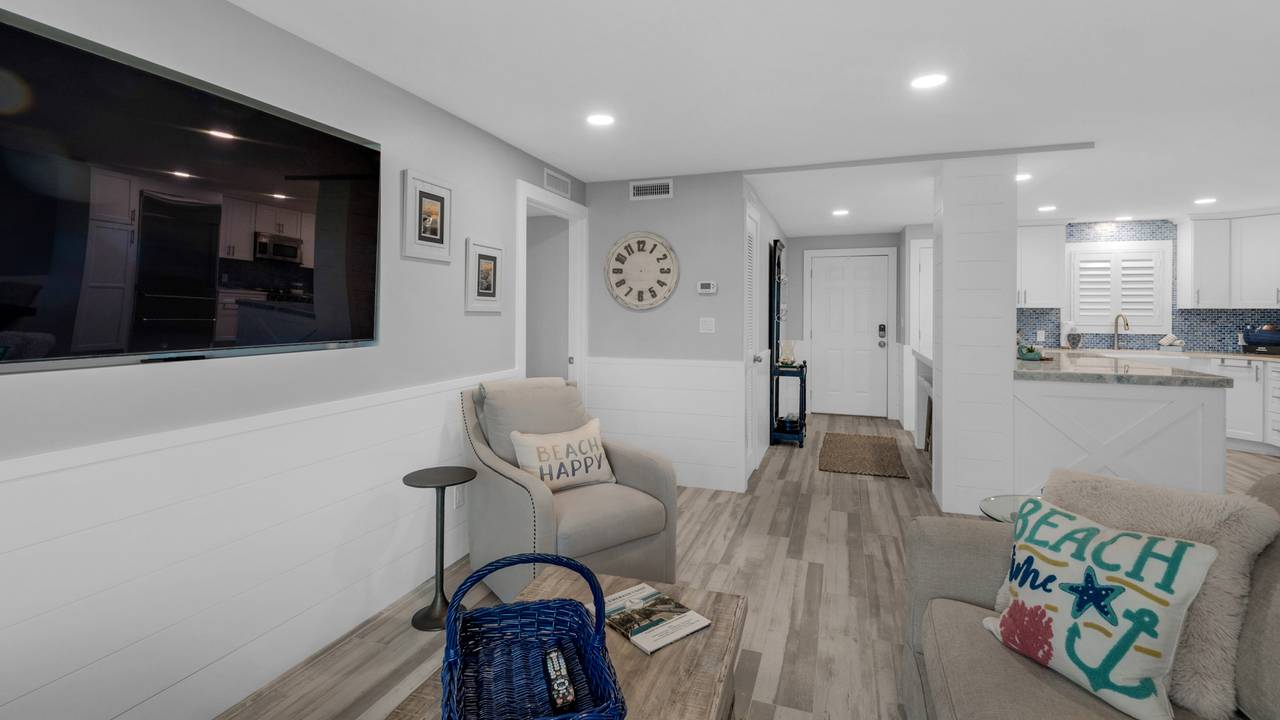 Sand Cliffs 118 Living Area and Kitchen Sand Cliffs 118 Living Area and Kitchen