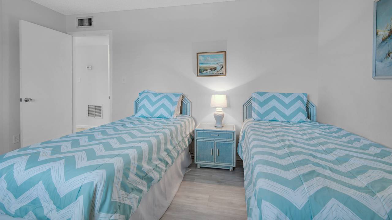 Sand Cliffs 214 Guest Bedroom with 2 Twins Sand Cliffs 214 Guest Bedroom with 2 Twins