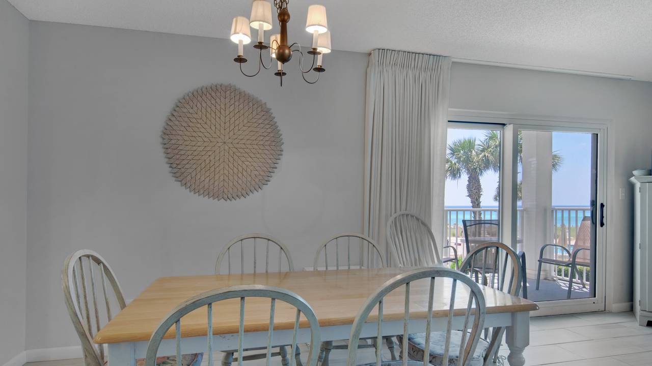 Sand Cliffs 214 Dining Area Sand Cliffs 214 Dining Area