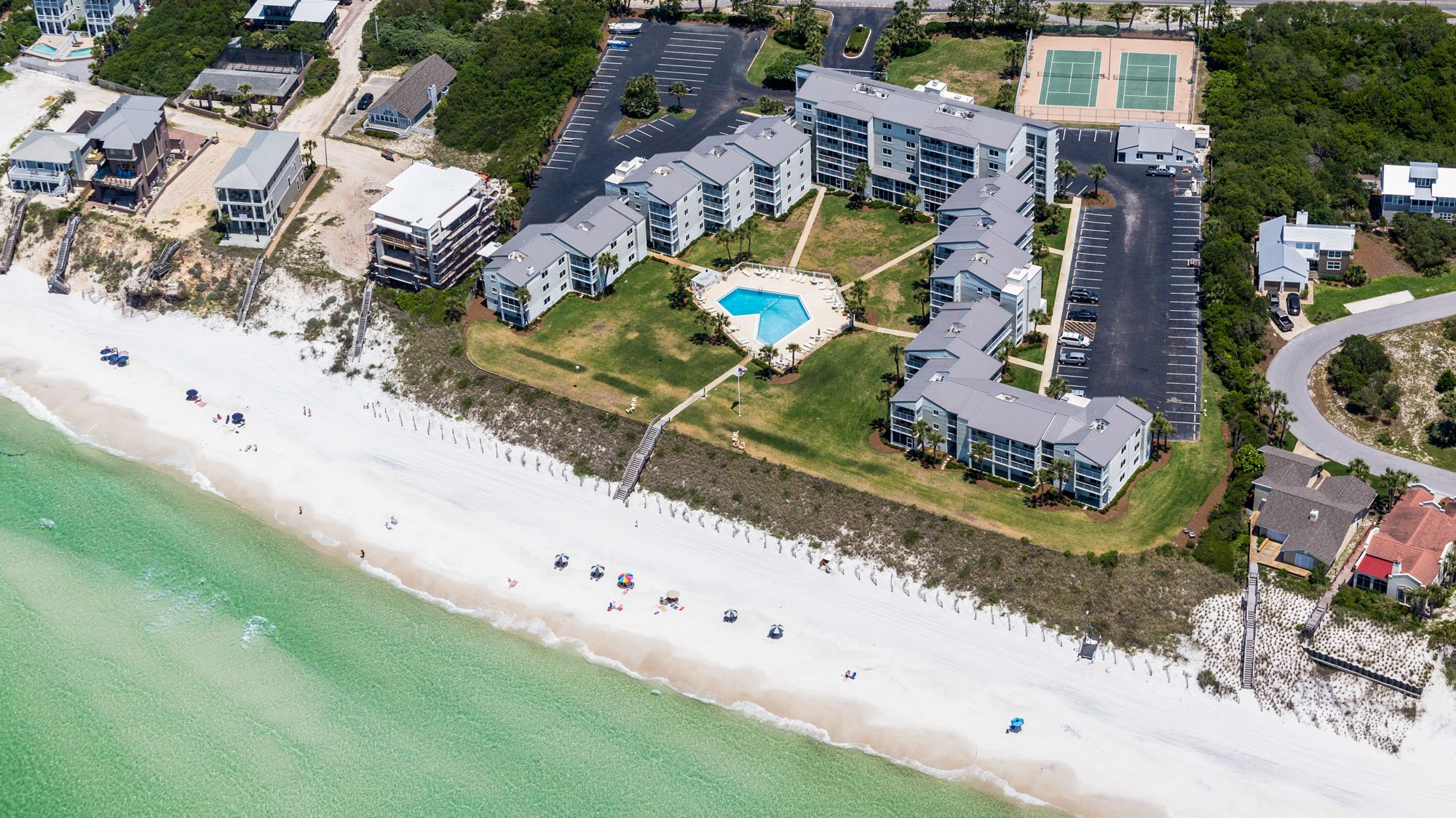 Sand Cliffs Grounds and Amenities