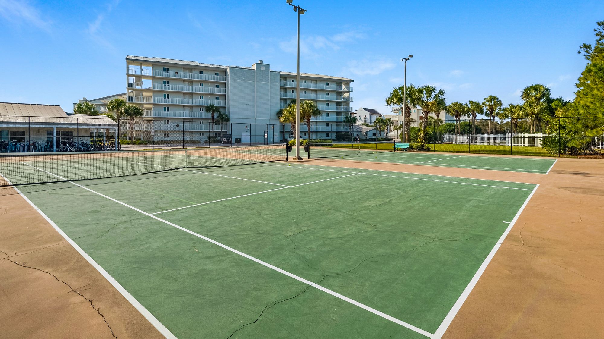 Sand Cliffs Grounds and Amenities