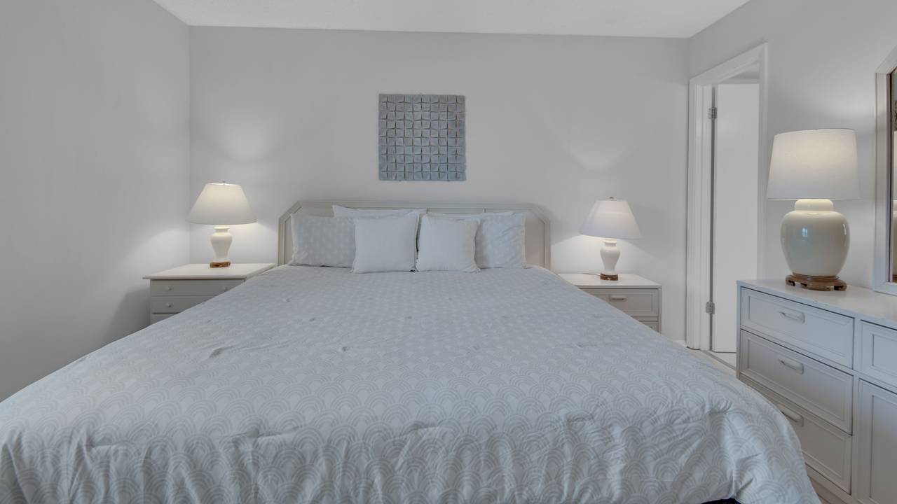 Sand Cliffs 214 King Master Bedroom Sand Cliffs 214 King Master Bedroom