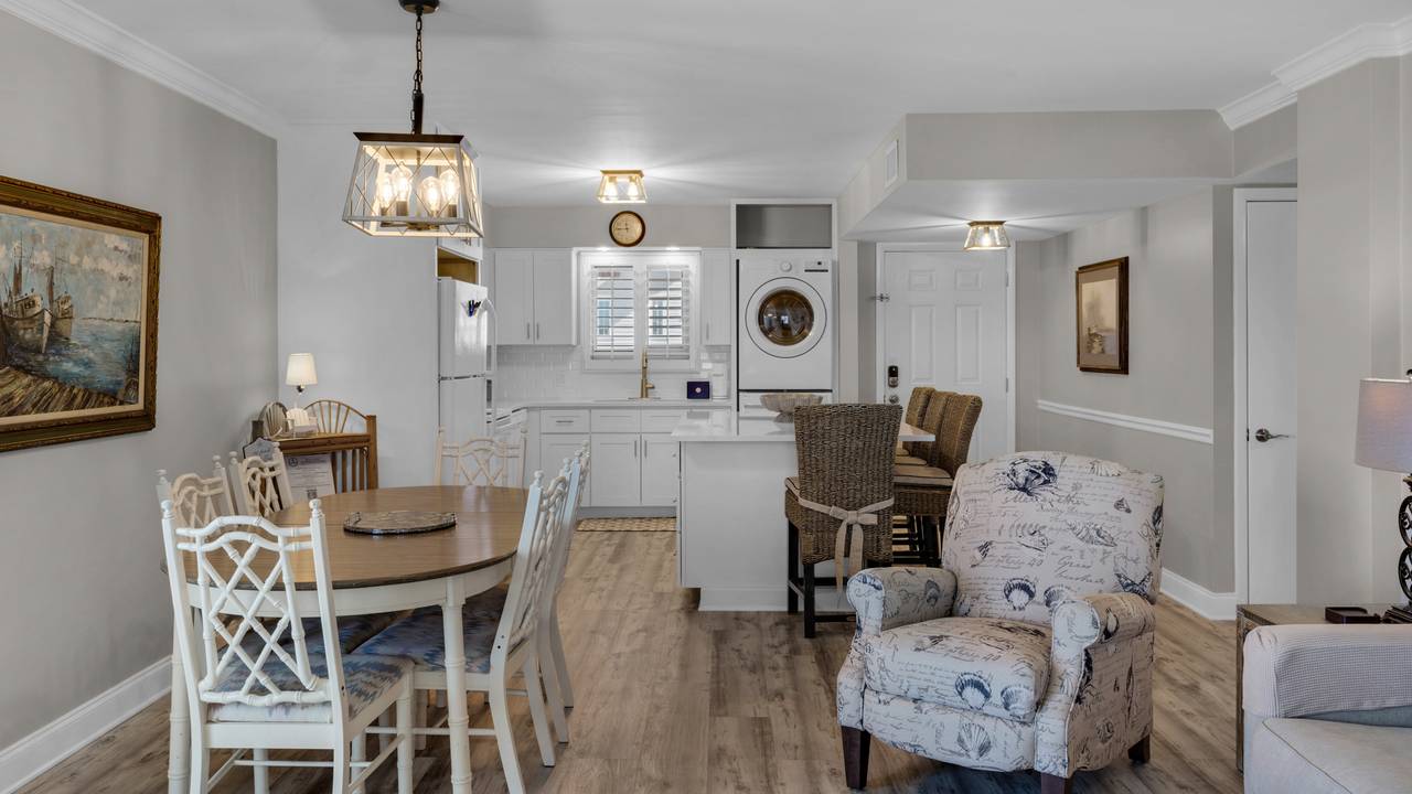 SC405 Dining Area SC405 Dining Area