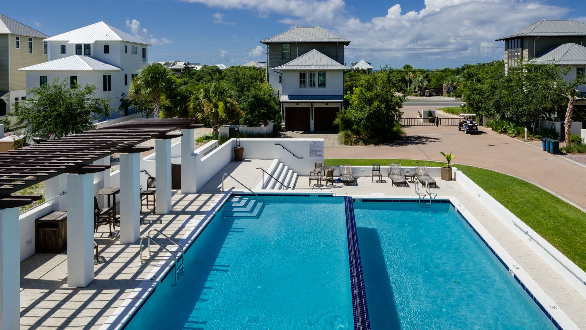 Seanest Village Grounds and Amenities