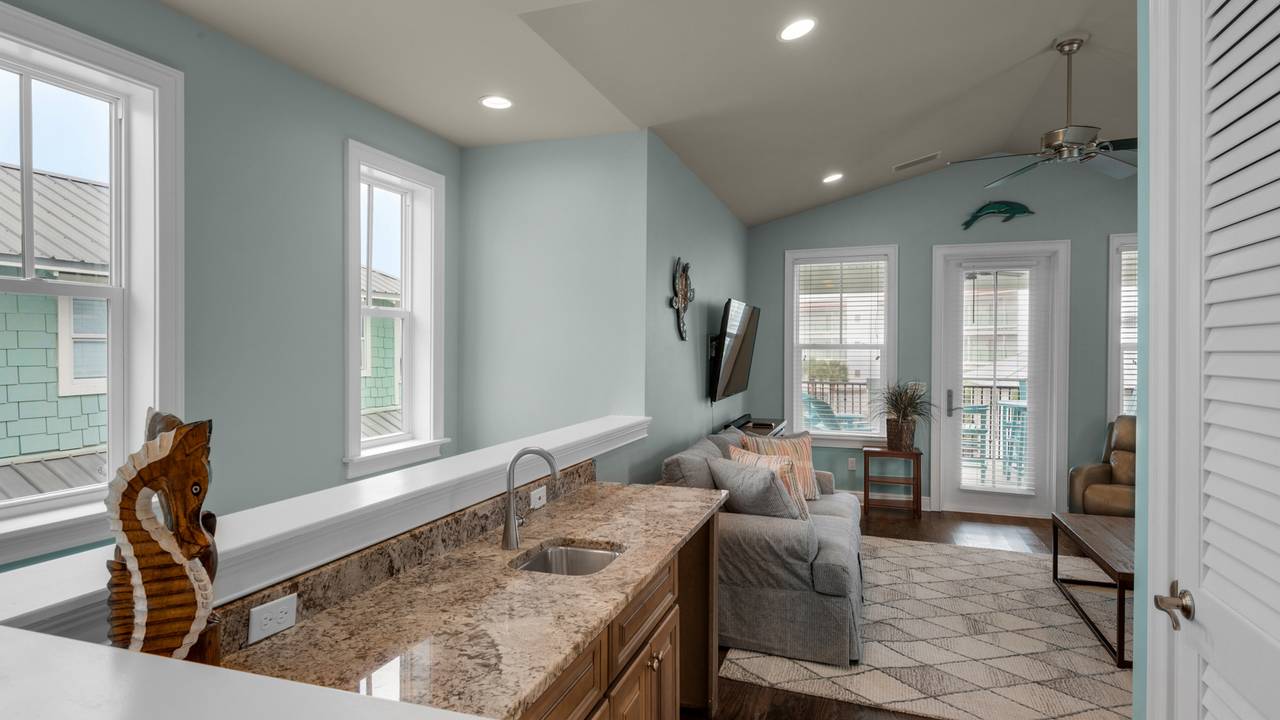 Beach Bike Escape 3rd Floor Living Area with Sleeper Sofa Beach Bike Escape 3rd Floor Living Area with Sleeper Sofa