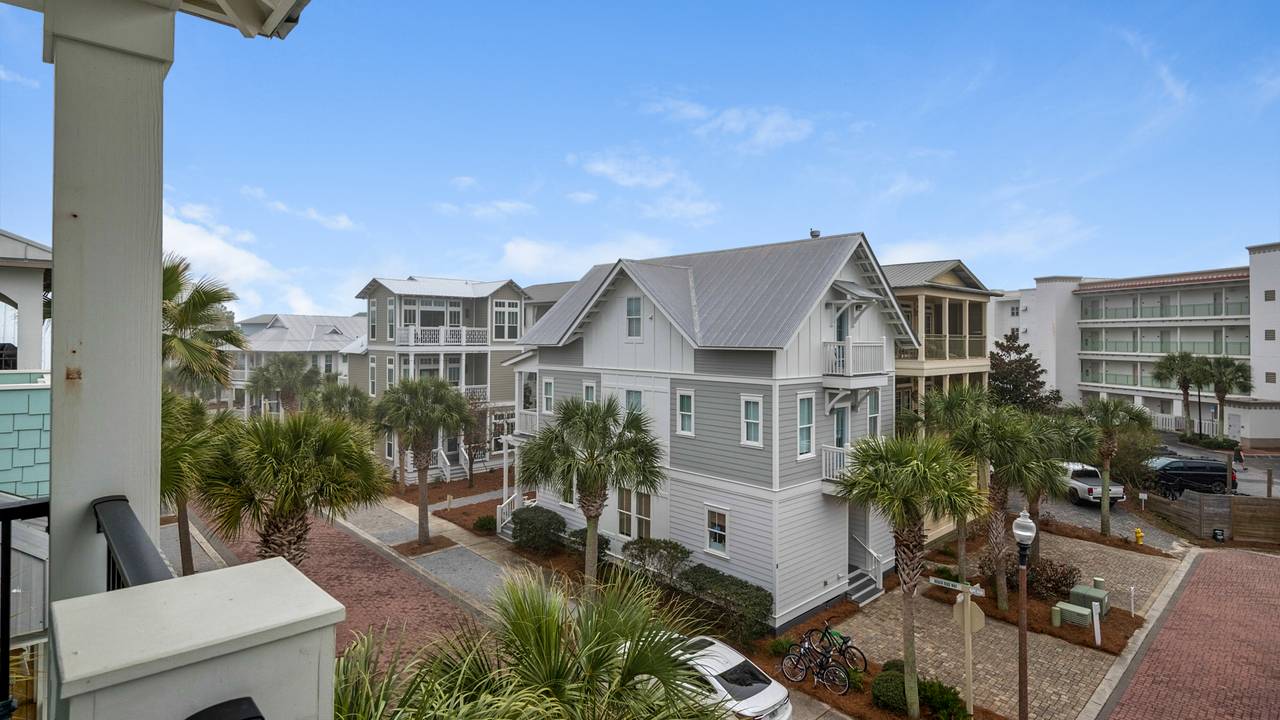 Beach Bike Escape 3rd Floor Balcony Beach Bike Escape 3rd Floor Balcony