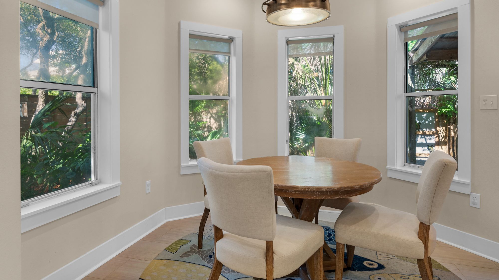 Petit Bonheur Breakfast Nook