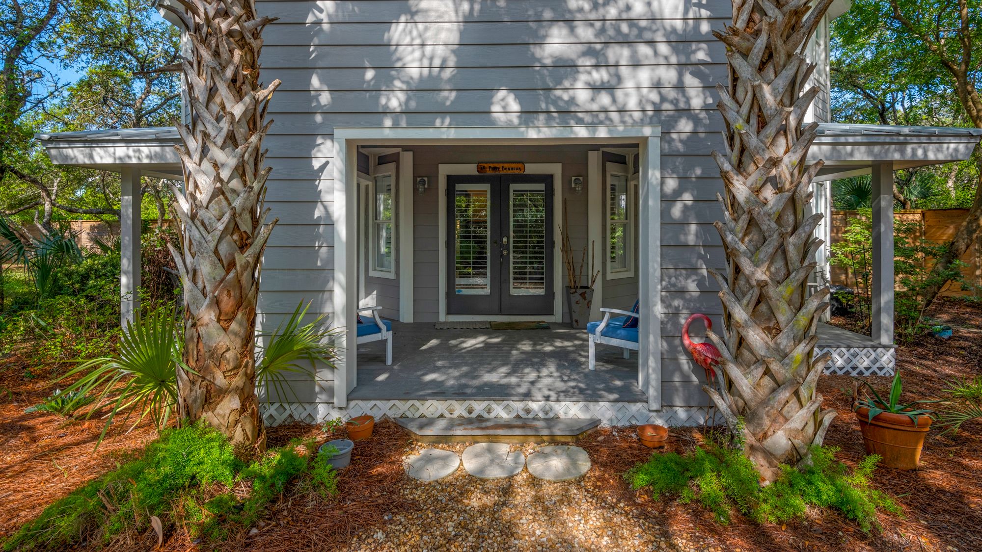 Petit Bonheur Exterior