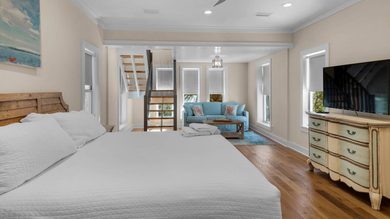 Petit Bonheur 2nd Floor King Bedroom Petit Bonheur 2nd Floor King Bedroom