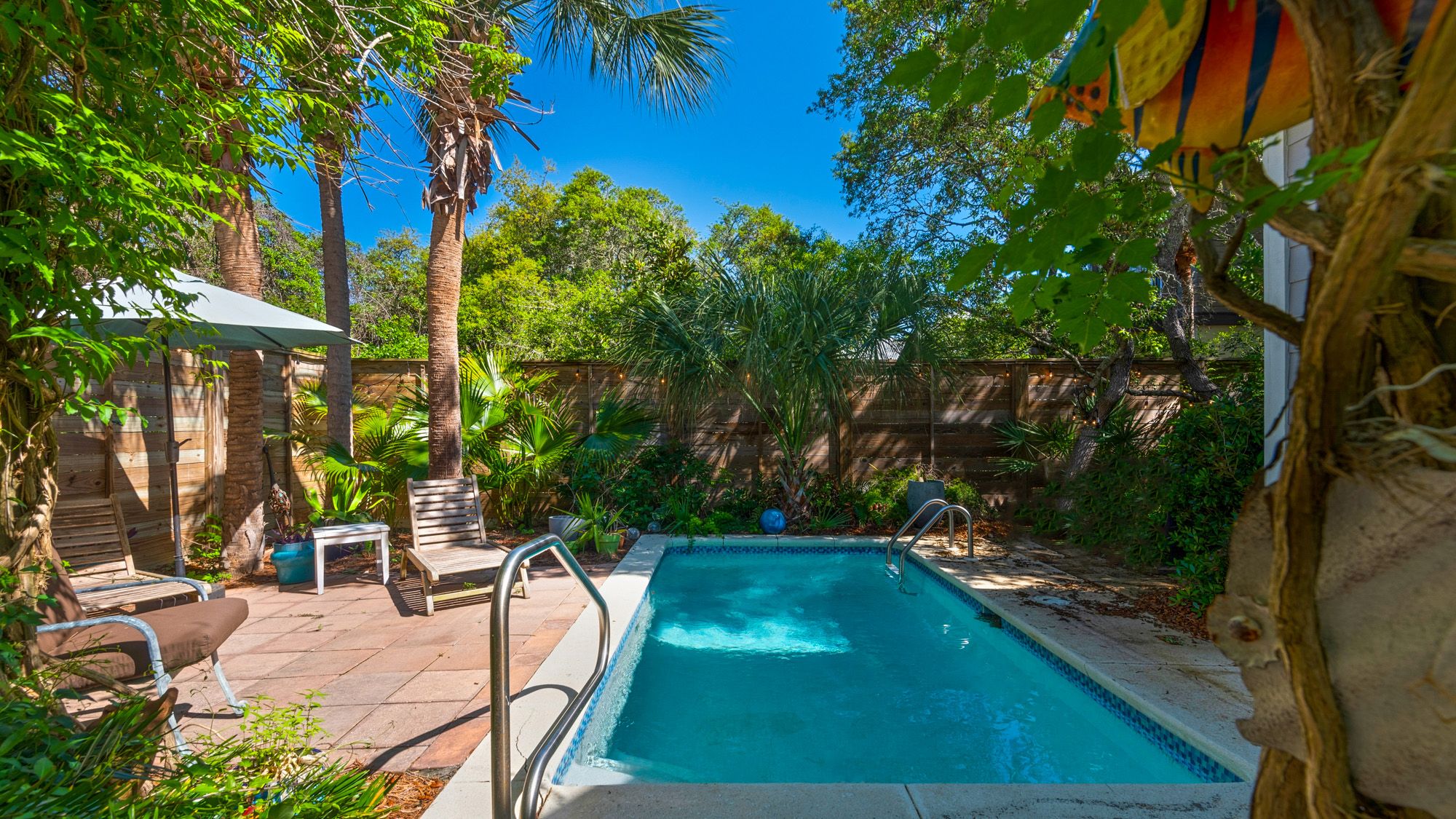 Petit Bonheur Backyard and Private Pool