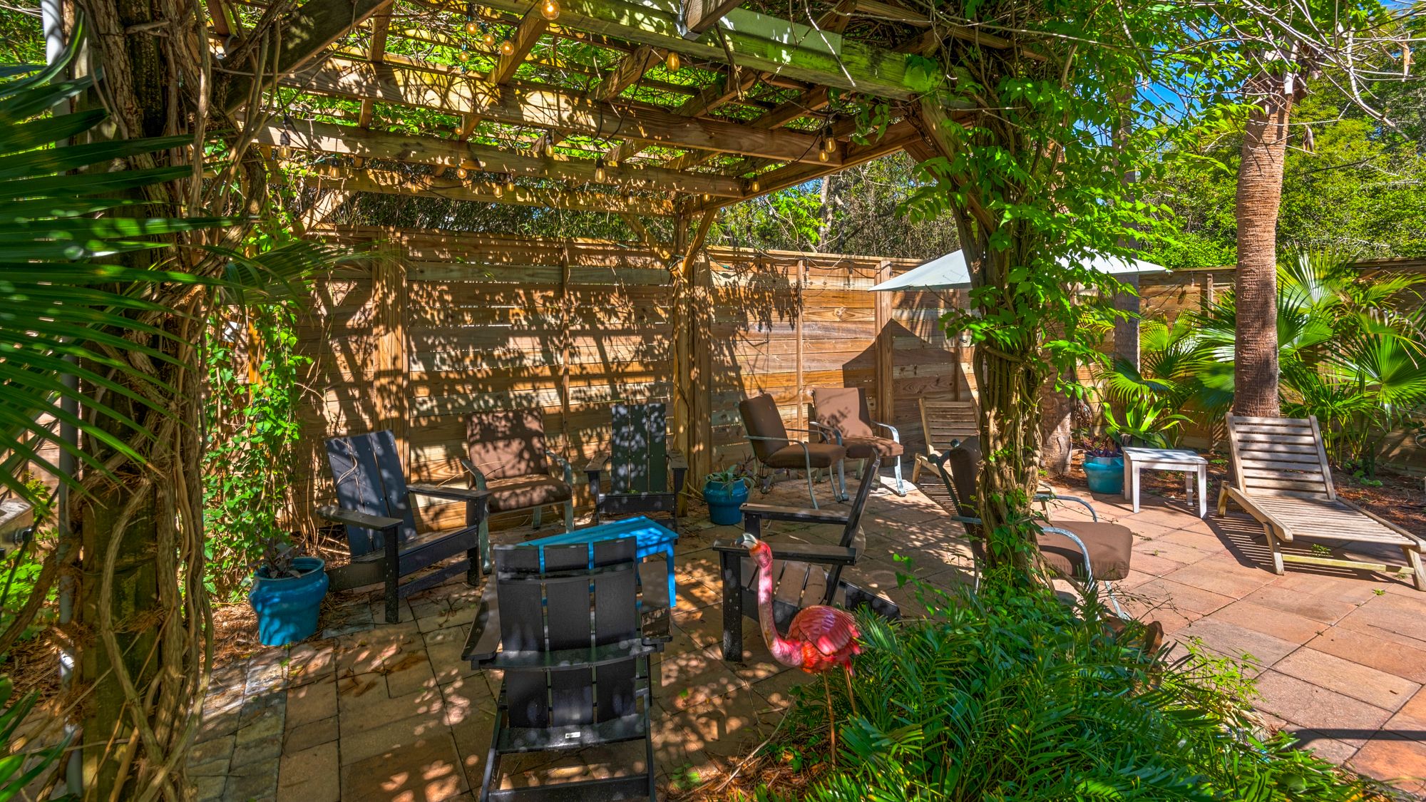 Petit Bonheur Backyard and Private Pool