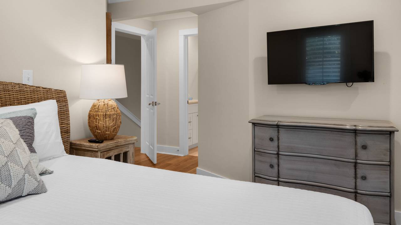 Petit Bonheur 2nd Floor Queen Bedroom Petit Bonheur 2nd Floor Queen Bedroom