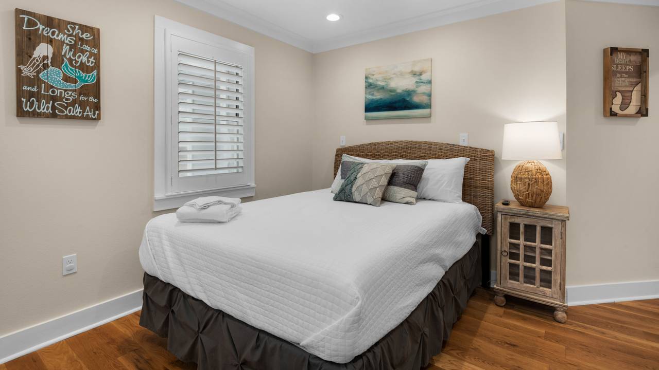 Petit Bonheur 2nd Floor Queen Bedroom Petit Bonheur 2nd Floor Queen Bedroom