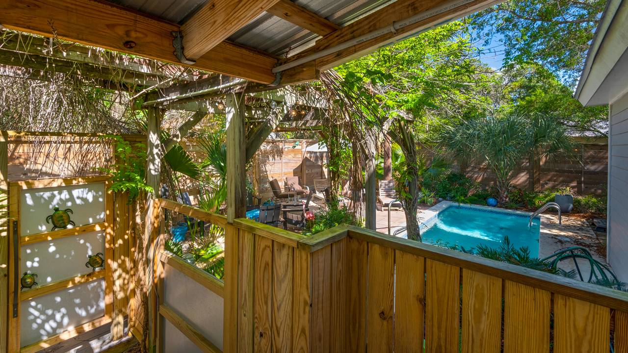 Petit Bonheur Backyard and Private Pool Petit Bonheur Backyard and Private Pool