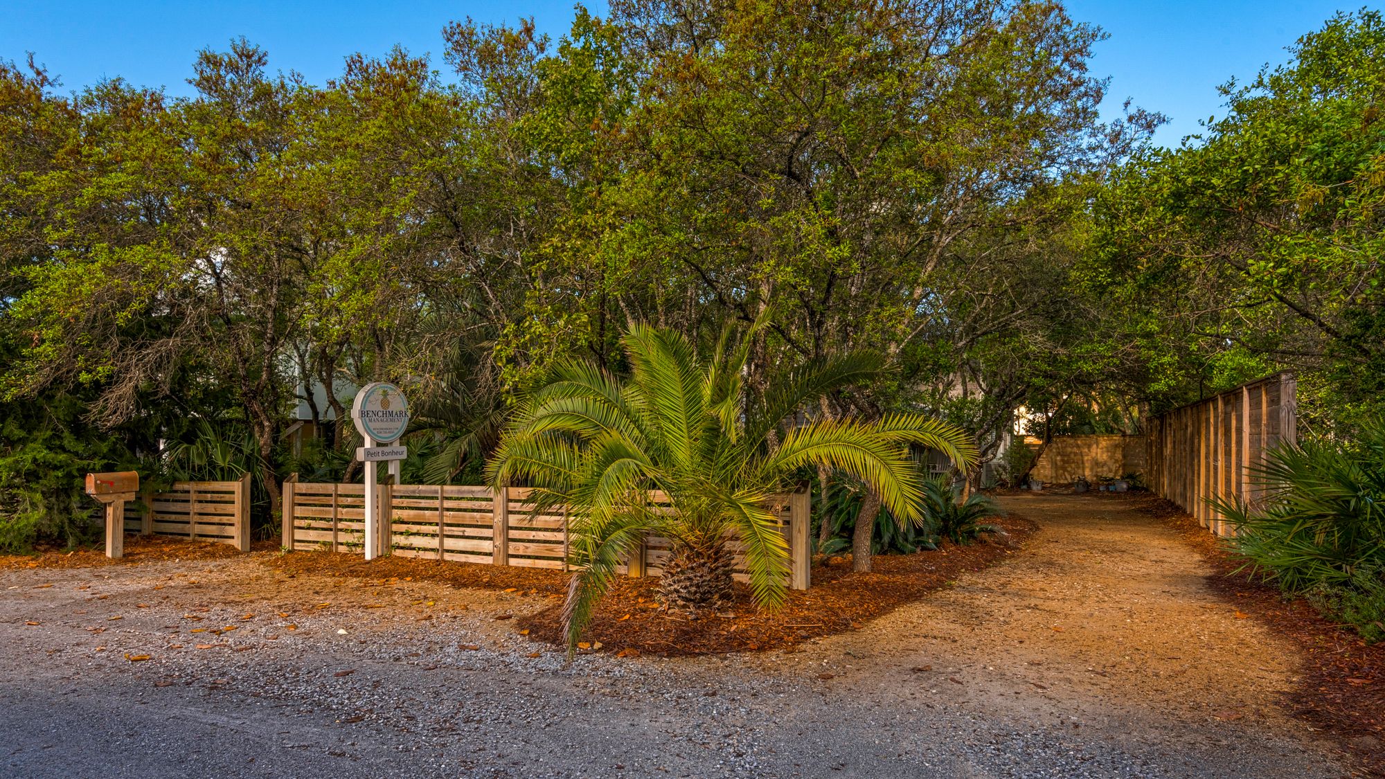 Petit Bonheur Exterior