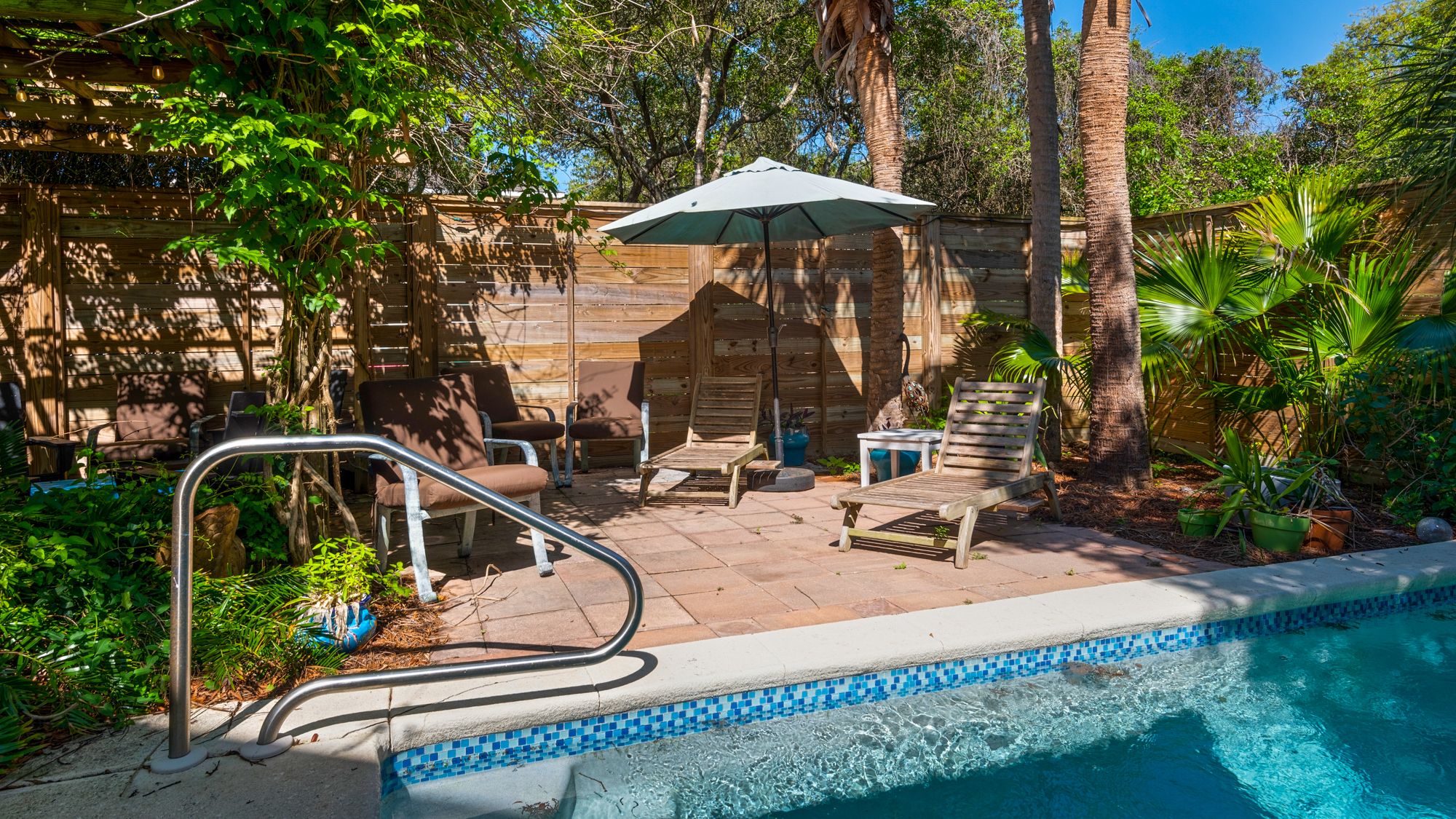 Petit Bonheur Backyard and Private Pool