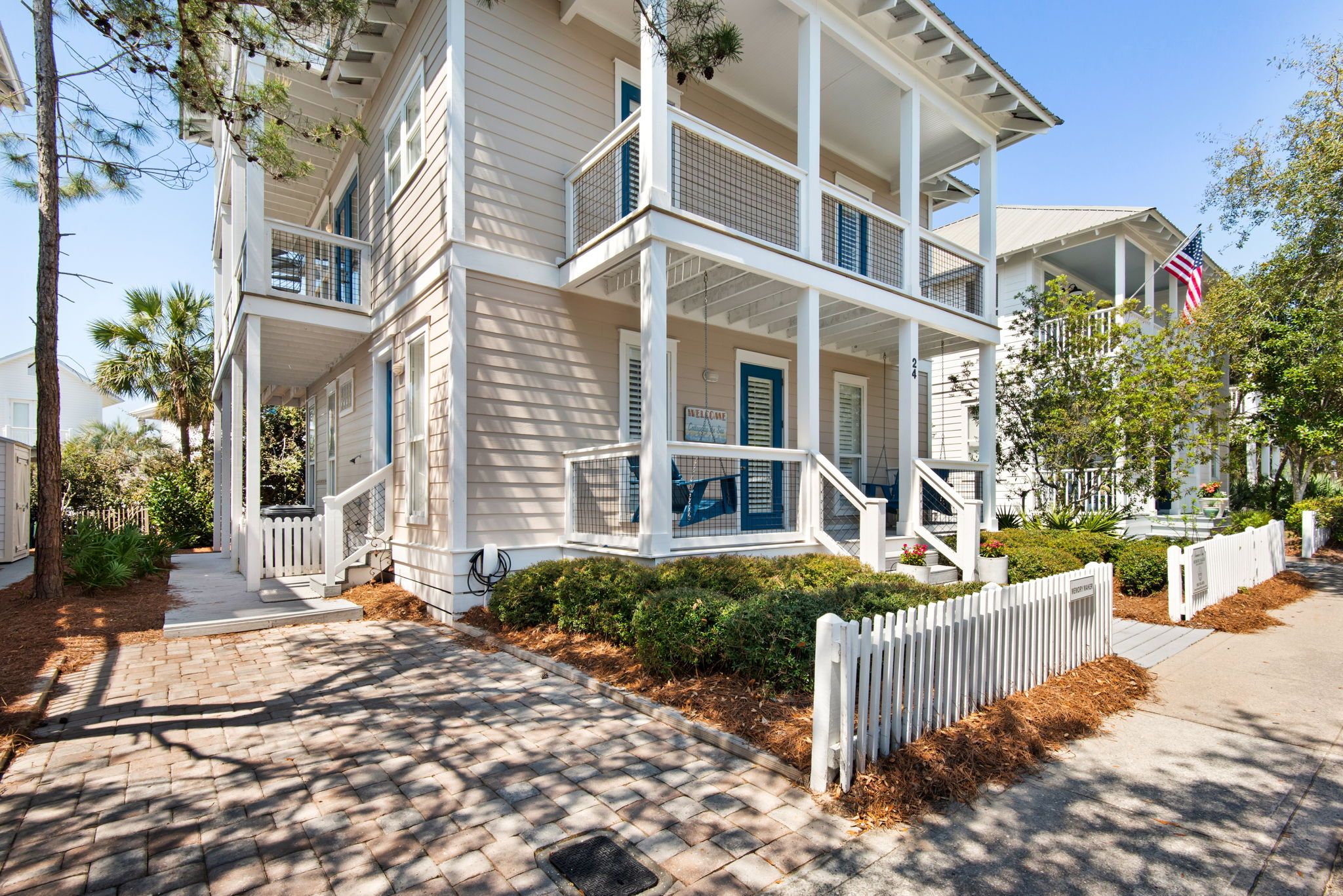 Memory Maker - Exterior