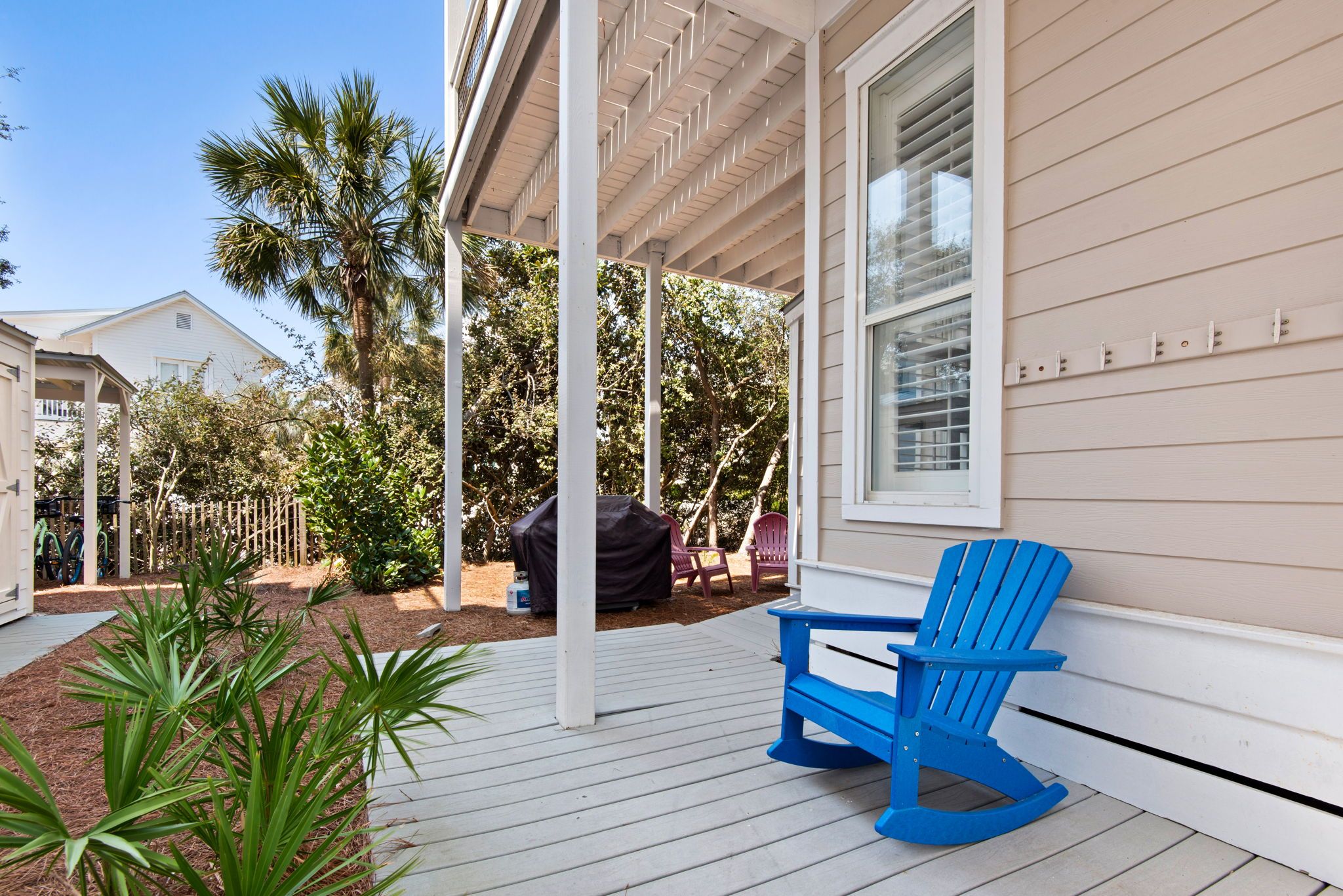 Memory Maker - Exterior