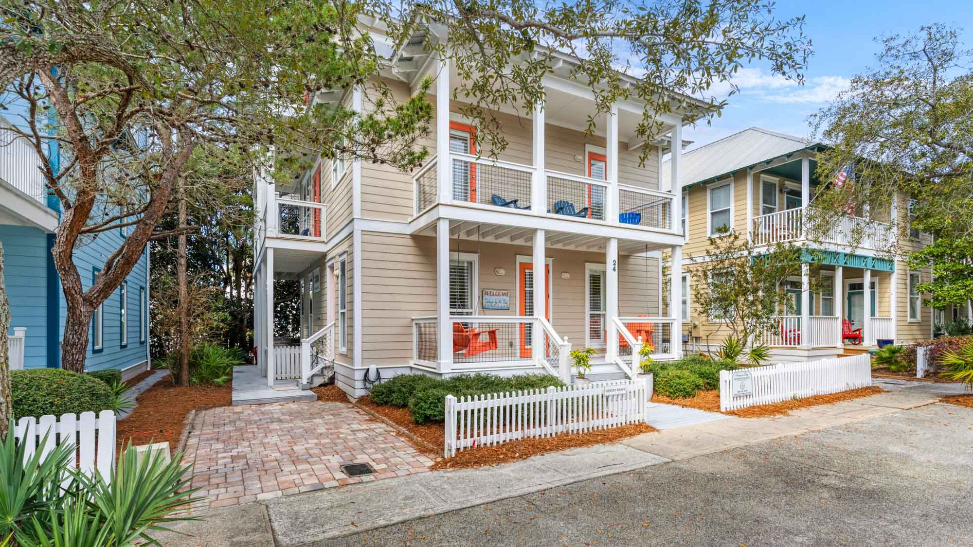 Memory Maker - Exterior