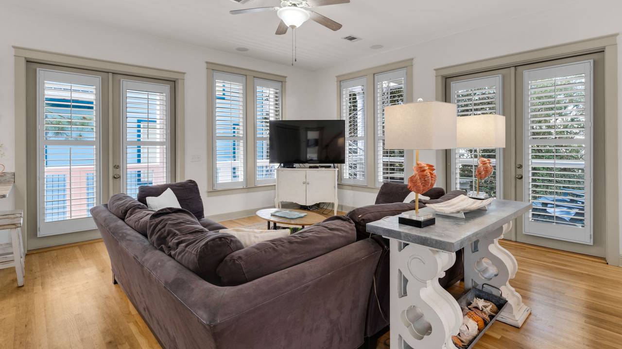 Memory Maker 2nd level - Main living area Memory Maker 2nd level - Main living area