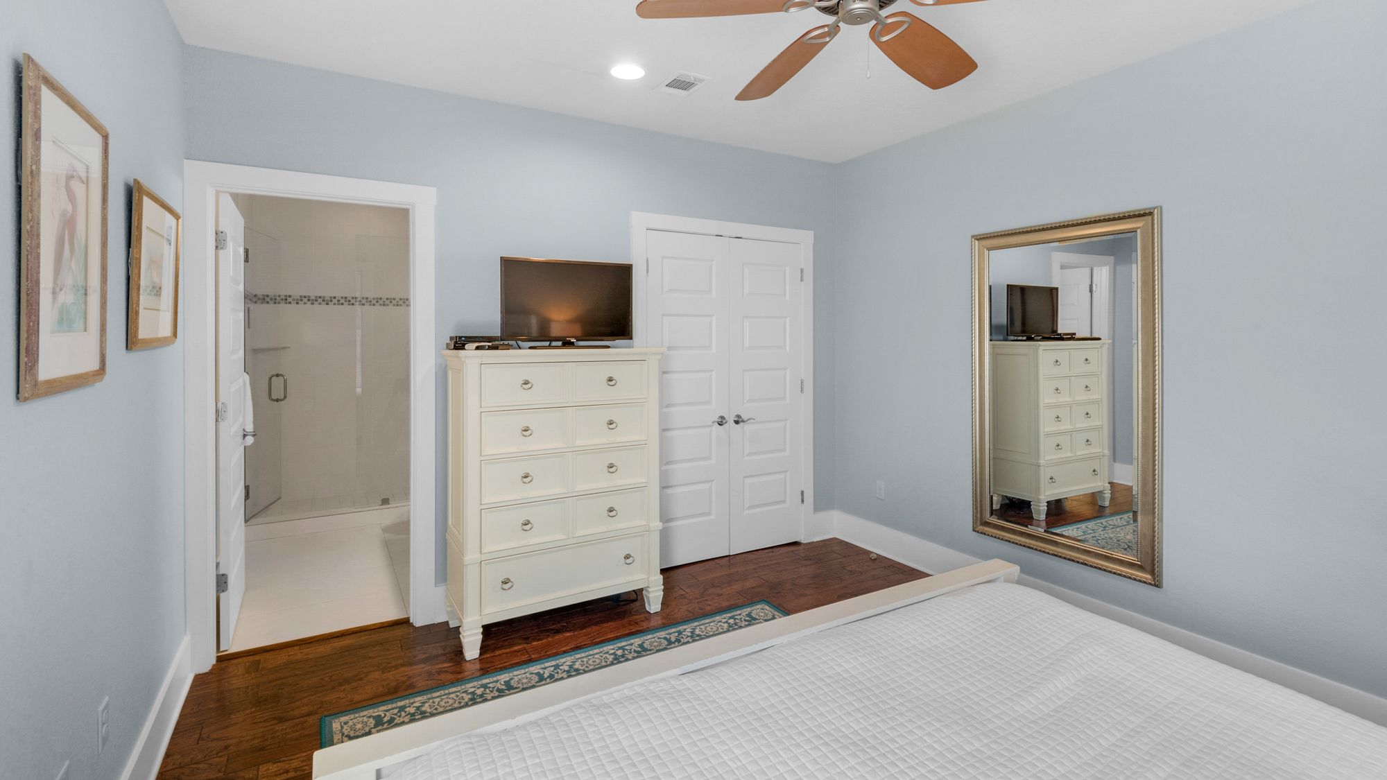 Little Bird's Nest Bedroom and Attached Bathroom