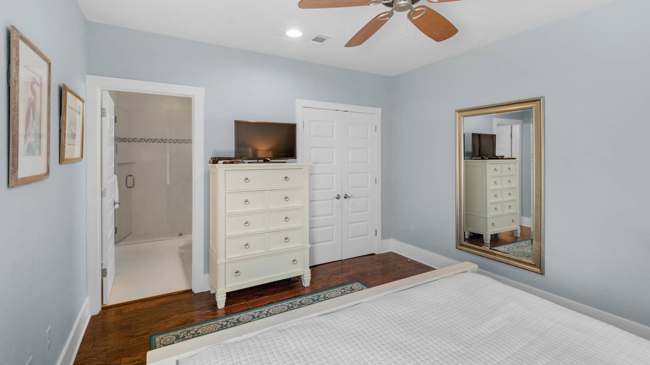 Little Bird's Nest Bedroom and Attached Bathroom Little Bird's Nest Bedroom and Attached Bathroom