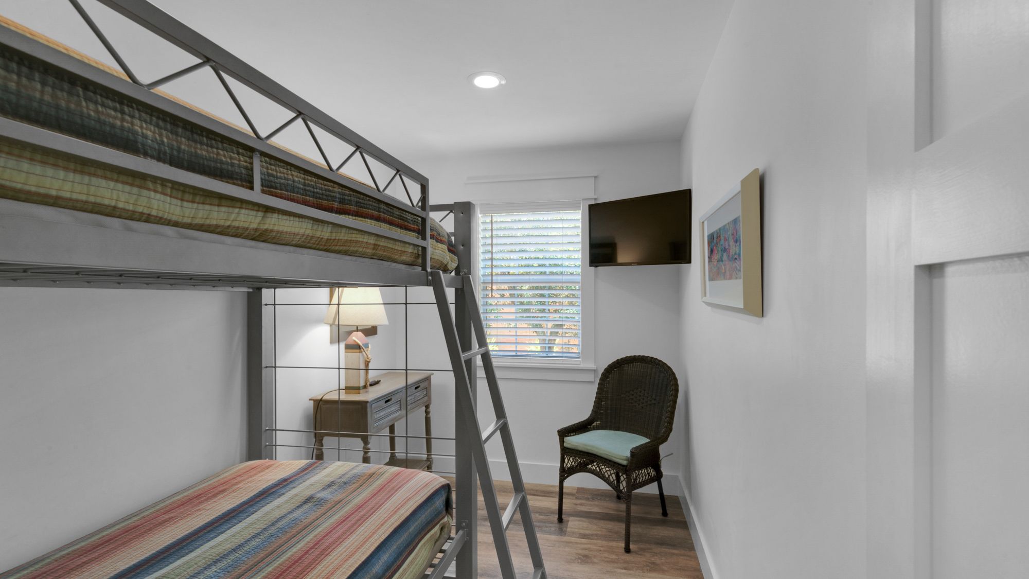 171 Seacrest Guest Room with Twin-over-Twin Bunks