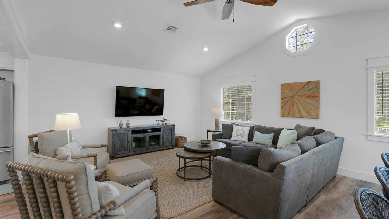 171 Seacrest Main Living Area 171 Seacrest Main Living Area