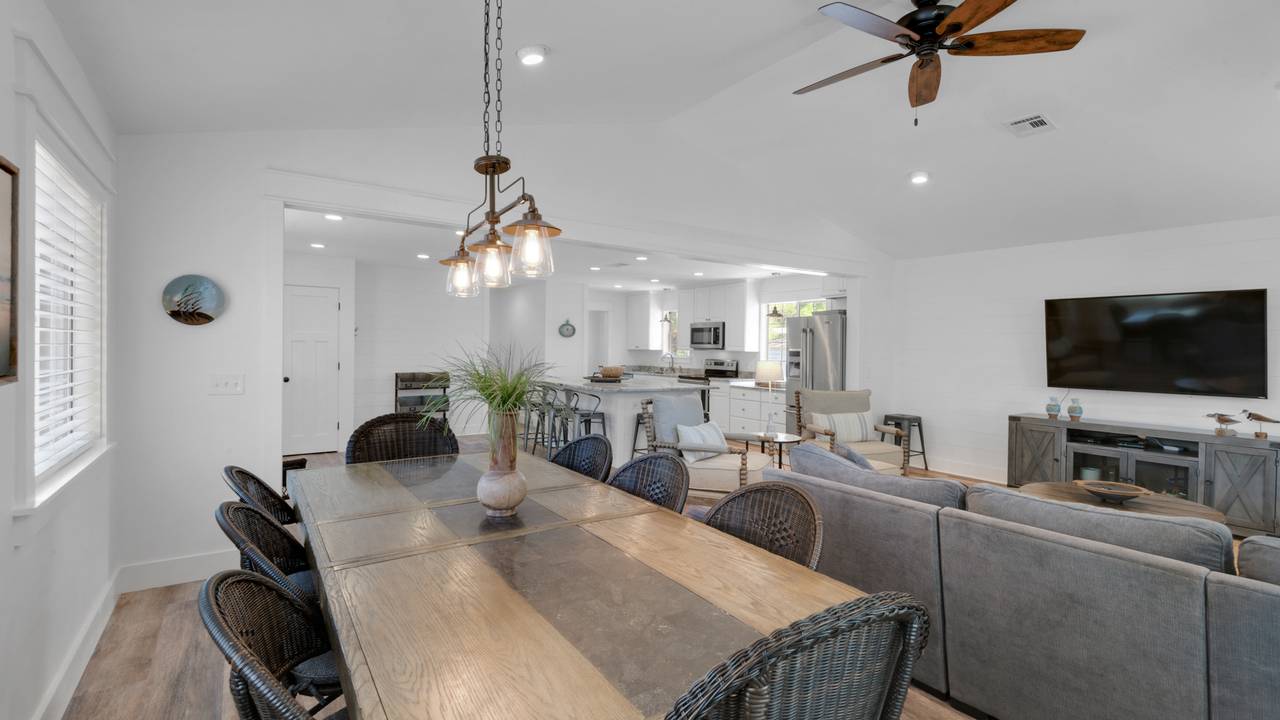 171 Seacrest Dining Area 171 Seacrest Dining Area