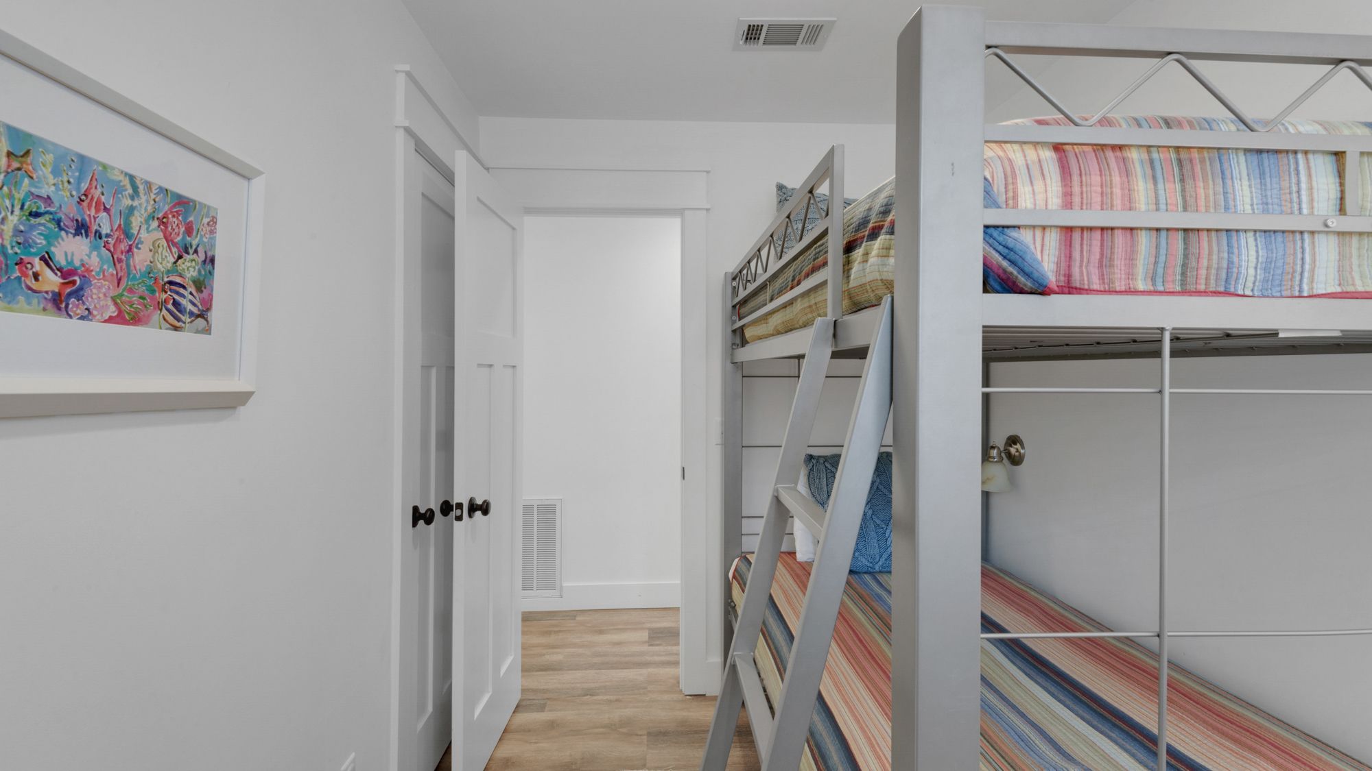 171 Seacrest Guest Room with Twin-over-Twin Bunks