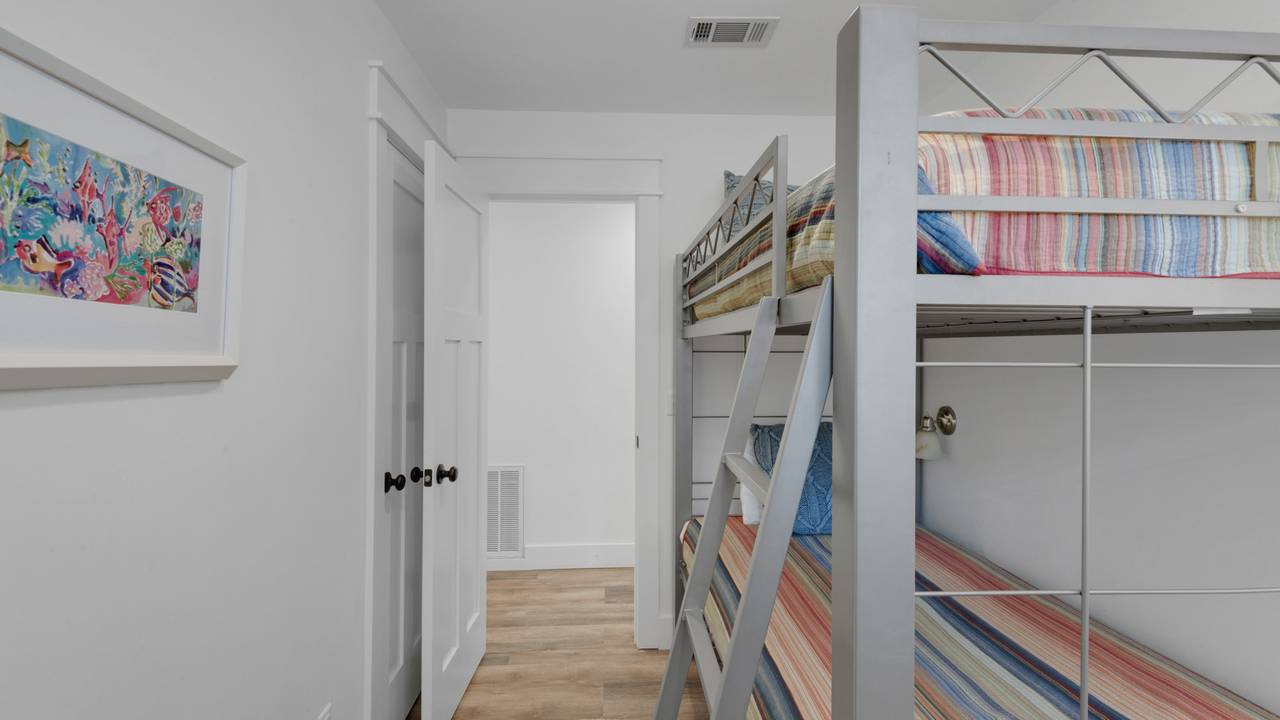 171 Seacrest Guest Room with Twin-over-Twin Bunks 171 Seacrest Guest Room with Twin-over-Twin Bunks